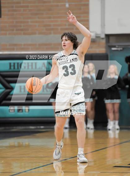 Thumbnail 3 in Mountain View vs Highland (AIA 6A Semifinal) photogallery.