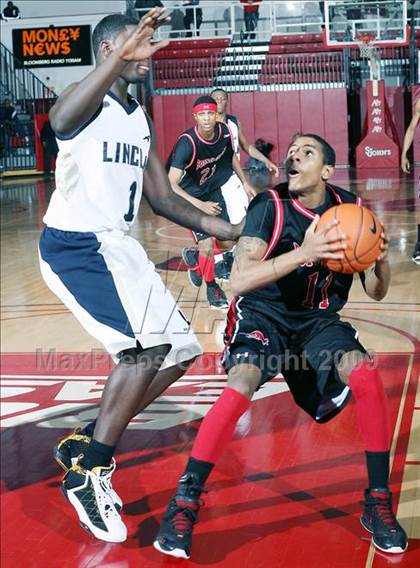 Thumbnail 3 in Boys & Girls vs Lincoln (PSAL AA Semifinal) photogallery.