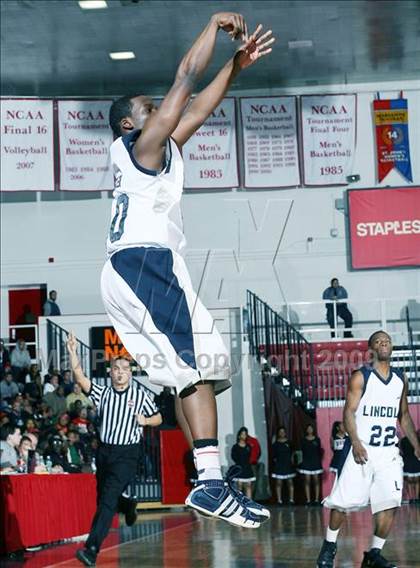 Thumbnail 2 in Boys & Girls vs Lincoln (PSAL AA Semifinal) photogallery.