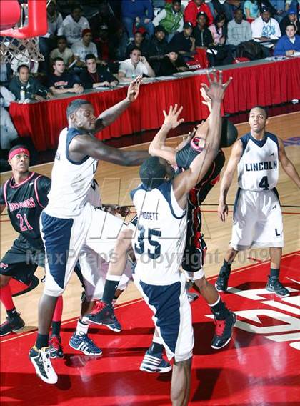 Thumbnail 1 in Boys & Girls vs Lincoln (PSAL AA Semifinal) photogallery.