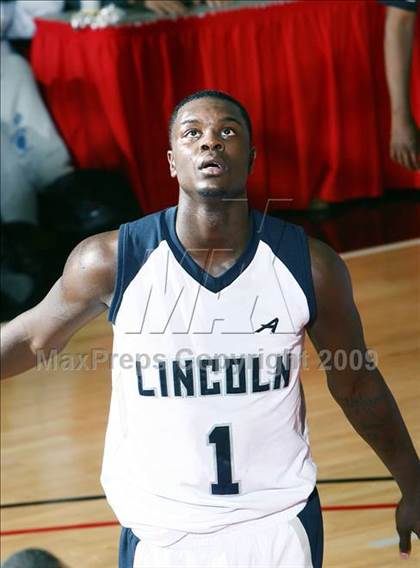 Thumbnail 2 in Boys & Girls vs Lincoln (PSAL AA Semifinal) photogallery.
