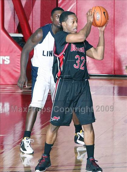 Thumbnail 2 in Boys & Girls vs Lincoln (PSAL AA Semifinal) photogallery.