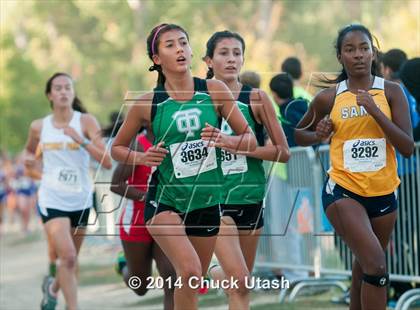 Thumbnail 2 in Clovis Invitational Division 1 5K Varsity Girls Race photogallery.