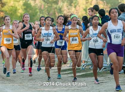 Thumbnail 2 in Clovis Invitational Division 1 5K Varsity Girls Race photogallery.