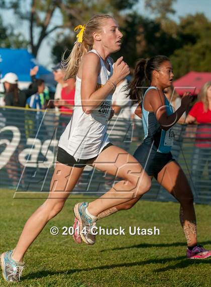 Thumbnail 2 in Clovis Invitational Division 1 5K Varsity Girls Race photogallery.