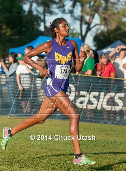 Thumbnail 2 in Clovis Invitational Division 1 5K Varsity Girls Race photogallery.
