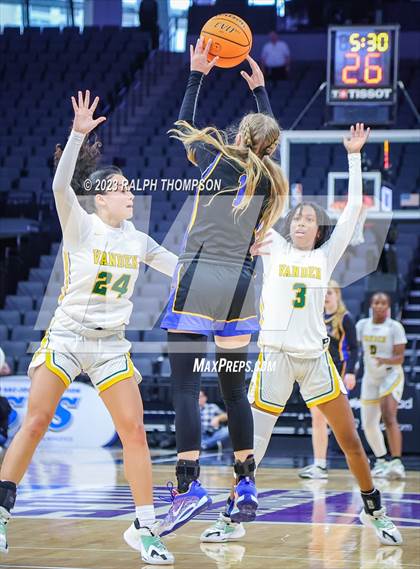 Thumbnail 3 in Lincoln vs. Vanden (CIF SJS D3 Final) photogallery.