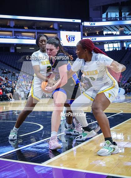 Thumbnail 3 in Lincoln vs. Vanden (CIF SJS D3 Final) photogallery.
