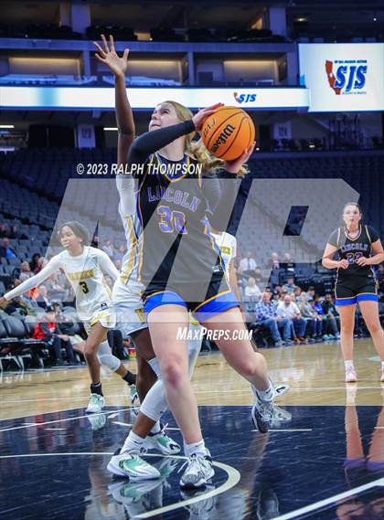 Thumbnail 2 in Lincoln vs. Vanden (CIF SJS D3 Final) photogallery.
