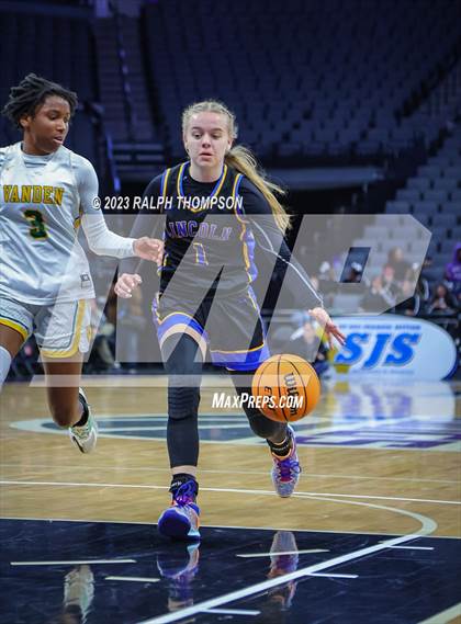 Thumbnail 3 in Lincoln vs. Vanden (CIF SJS D3 Final) photogallery.