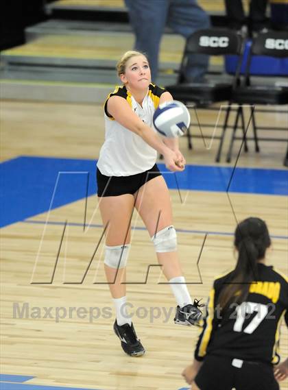 Thumbnail 2 in La Salle vs. El Dorado (CIF SS D1A Final) photogallery.