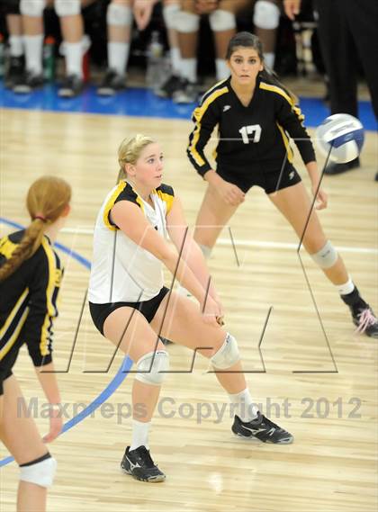 Thumbnail 2 in La Salle vs. El Dorado (CIF SS D1A Final) photogallery.