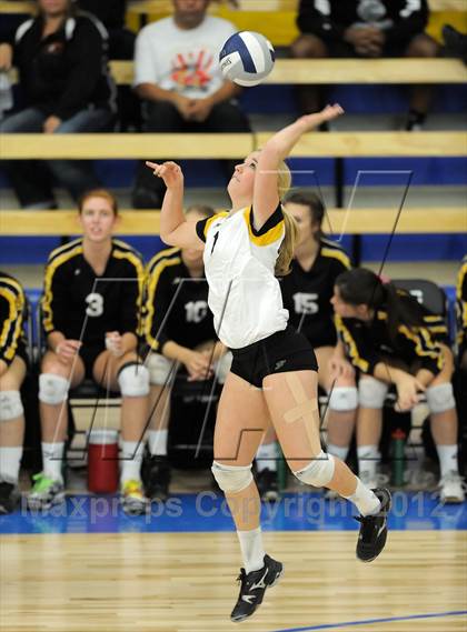 Thumbnail 1 in La Salle vs. El Dorado (CIF SS D1A Final) photogallery.