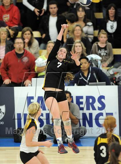 Thumbnail 1 in La Salle vs. El Dorado (CIF SS D1A Final) photogallery.