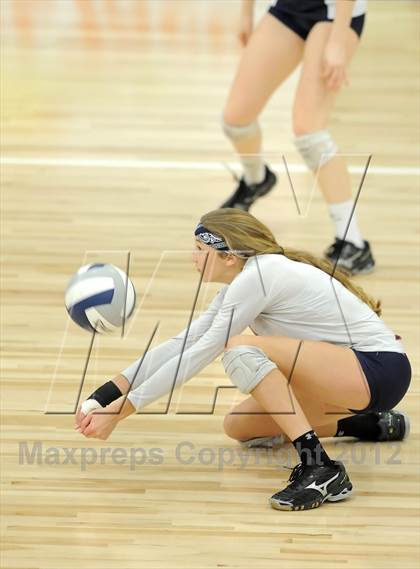 Thumbnail 2 in La Salle vs. El Dorado (CIF SS D1A Final) photogallery.
