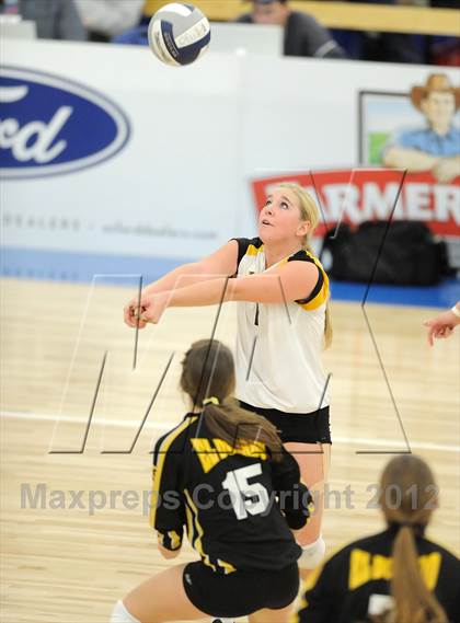 Thumbnail 3 in La Salle vs. El Dorado (CIF SS D1A Final) photogallery.