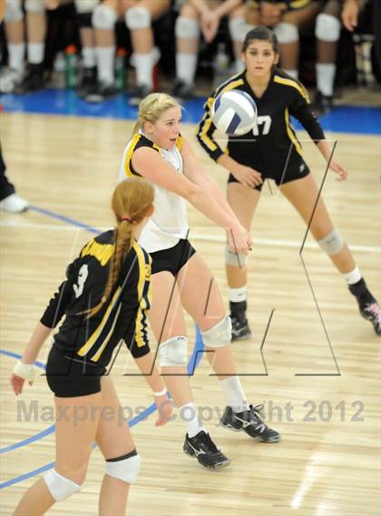 Thumbnail 3 in La Salle vs. El Dorado (CIF SS D1A Final) photogallery.