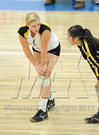 Thumbnail 2 in La Salle vs. El Dorado (CIF SS D1A Final) photogallery.