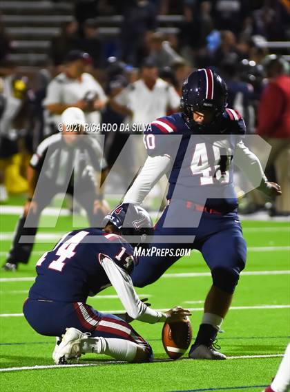 Thumbnail 3 in Fort Bend Travis @ Tompkins (UIL 6A Bi-District Playoff) photogallery.