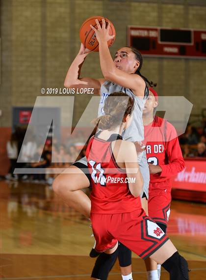 Thumbnail 3 in Bishop Gorman @ Mater Dei (Nike Extravaganza) photogallery.