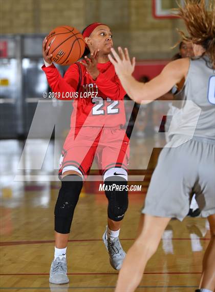 Thumbnail 2 in Bishop Gorman @ Mater Dei (Nike Extravaganza) photogallery.