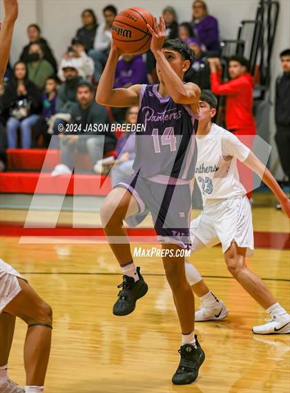 Thumbnail 3 in Weslaco vs United South (Sharyland ISD Thanksgiving Classic) photogallery.