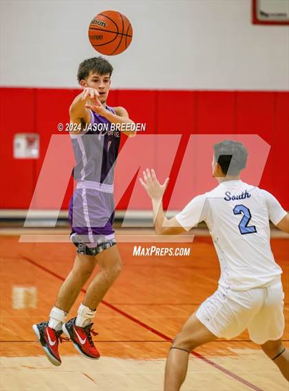Thumbnail 3 in Weslaco vs United South (Sharyland ISD Thanksgiving Classic) photogallery.