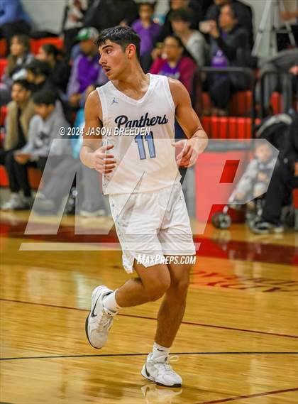 Thumbnail 3 in Weslaco vs United South (Sharyland ISD Thanksgiving Classic) photogallery.