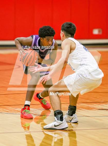 Thumbnail 3 in Weslaco vs United South (Sharyland ISD Thanksgiving Classic) photogallery.