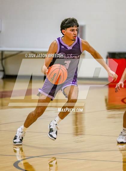 Thumbnail 3 in Weslaco vs United South (Sharyland ISD Thanksgiving Classic) photogallery.