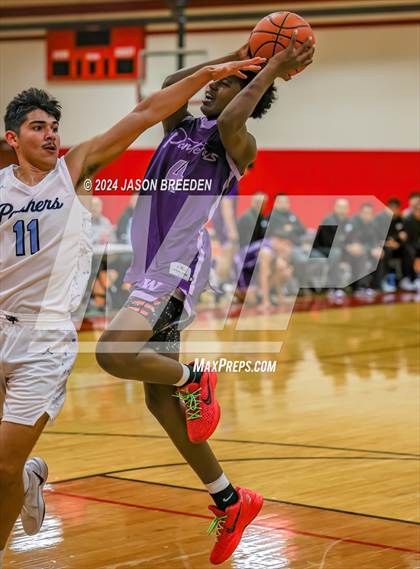 Thumbnail 3 in Weslaco vs United South (Sharyland ISD Thanksgiving Classic) photogallery.