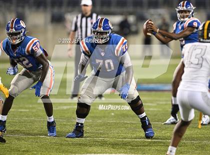 Thumbnail 3 in St. Frances Academy vs. East St. Louis photogallery.