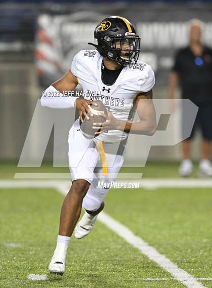 Thumbnail 3 in St. Frances Academy vs. East St. Louis photogallery.