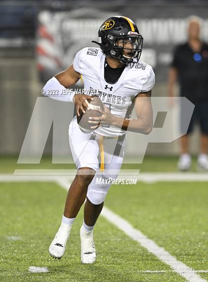 Thumbnail 2 in St. Frances Academy vs. East St. Louis photogallery.