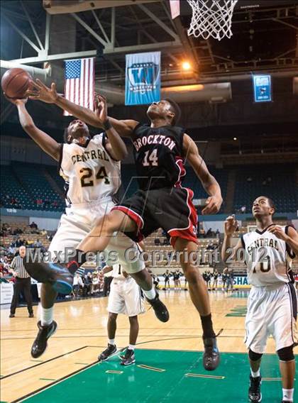 Thumbnail 2 in Central vs. Brockton (MIAA Division 1 Final) photogallery.