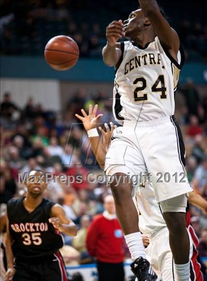Thumbnail 3 in Central vs. Brockton (MIAA Division 1 Final) photogallery.