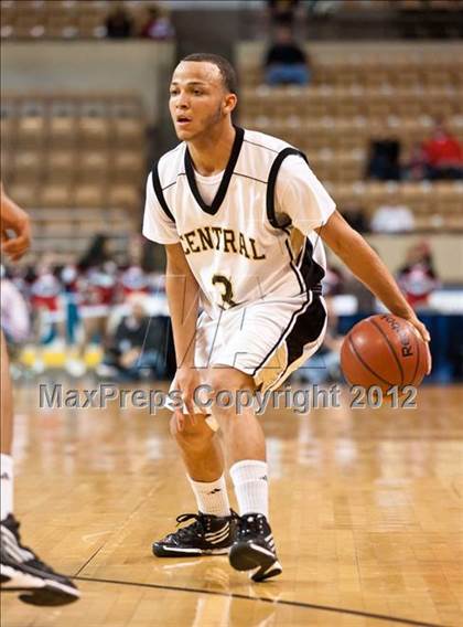 Thumbnail 3 in Central vs. Brockton (MIAA Division 1 Final) photogallery.