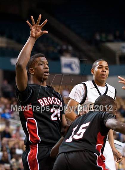 Thumbnail 2 in Central vs. Brockton (MIAA Division 1 Final) photogallery.