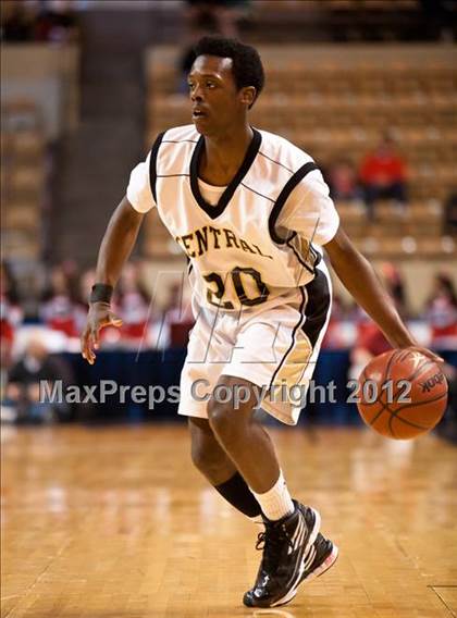 Thumbnail 3 in Central vs. Brockton (MIAA Division 1 Final) photogallery.