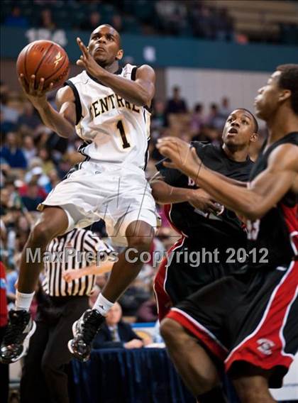 Thumbnail 3 in Central vs. Brockton (MIAA Division 1 Final) photogallery.