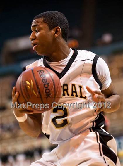 Thumbnail 2 in Central vs. Brockton (MIAA Division 1 Final) photogallery.