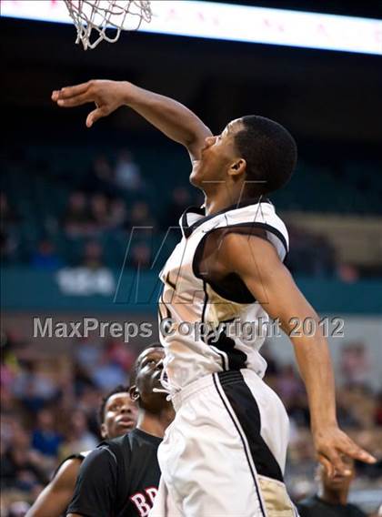 Thumbnail 2 in Central vs. Brockton (MIAA Division 1 Final) photogallery.