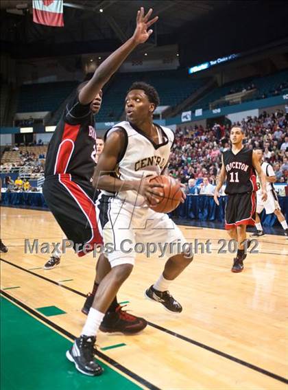 Thumbnail 1 in Central vs. Brockton (MIAA Division 1 Final) photogallery.