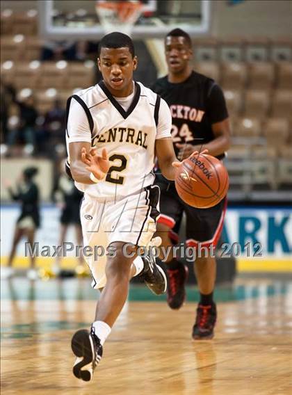 Thumbnail 1 in Central vs. Brockton (MIAA Division 1 Final) photogallery.