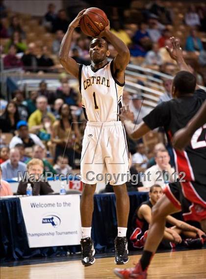 Thumbnail 2 in Central vs. Brockton (MIAA Division 1 Final) photogallery.
