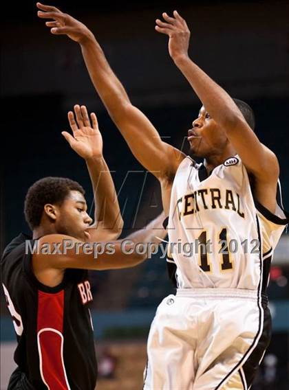 Thumbnail 1 in Central vs. Brockton (MIAA Division 1 Final) photogallery.