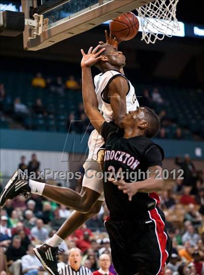 Thumbnail 2 in Central vs. Brockton (MIAA Division 1 Final) photogallery.