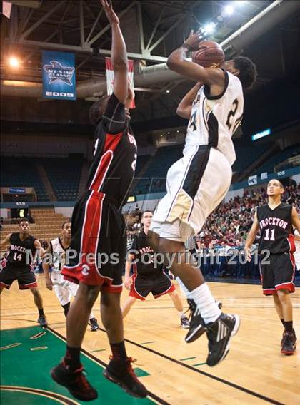 Thumbnail 3 in Central vs. Brockton (MIAA Division 1 Final) photogallery.