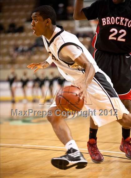Thumbnail 2 in Central vs. Brockton (MIAA Division 1 Final) photogallery.