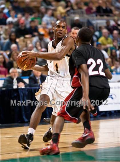 Thumbnail 2 in Central vs. Brockton (MIAA Division 1 Final) photogallery.